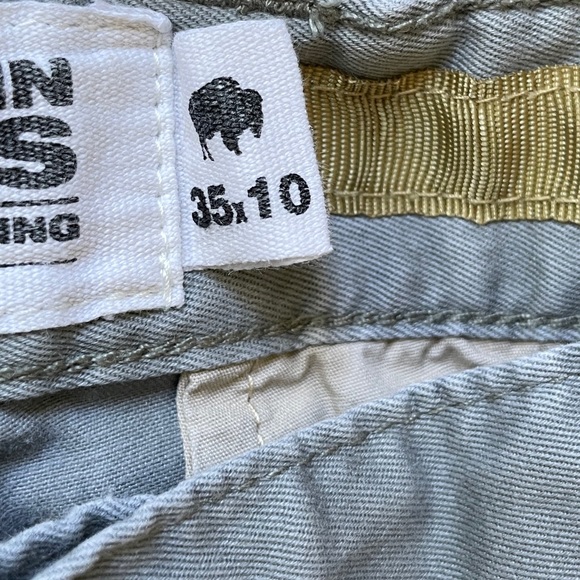 Mountain Khakis Men’s Relaxed Fit Shorts Grey - Picture 5 of 9